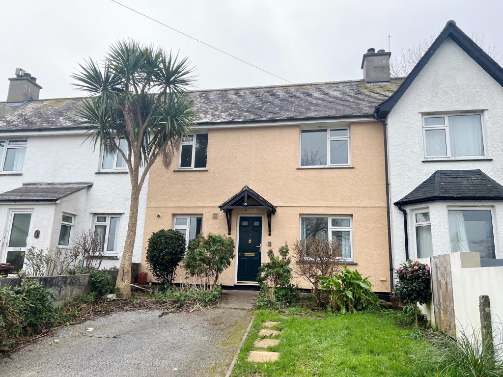 Lot: 1 - TERRACED HOUSE FOR UPDATING WITH GARDENS AND PARKING - Front elevation